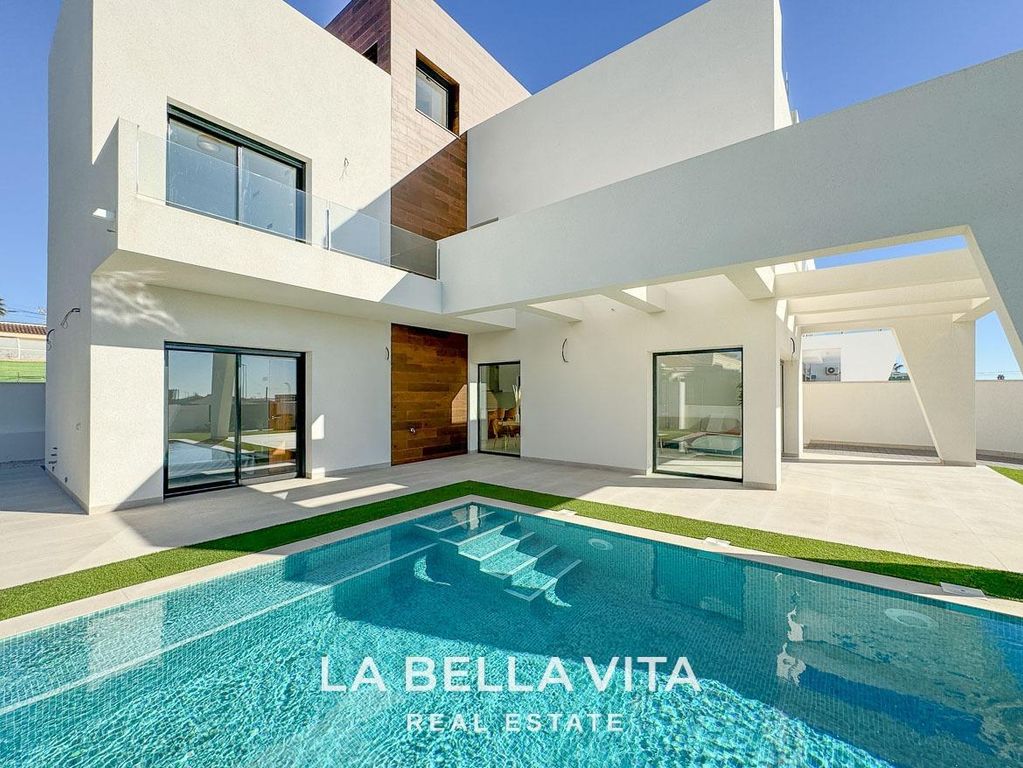 4 room luxury Villa for sale in Quesada, Spain 129868503