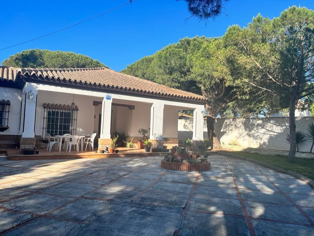 Luxury 3 room Detached House for sale in Chiclana de la Frontera, Spain