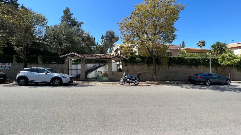 Luxury 6 room Detached House for sale in Seville, Andalusia 128647288