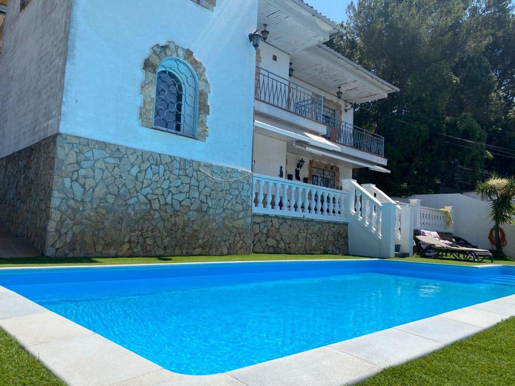 4 room luxury House for sale in Lloret de Mar, Spain 128926494