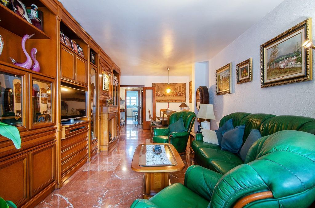 4 room luxury Flat for sale in Barcelona, Spain 129639240