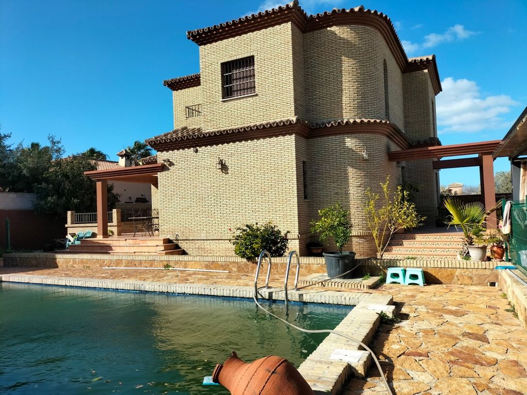 5 room luxury Detached House for sale in Chiclana de la Frontera