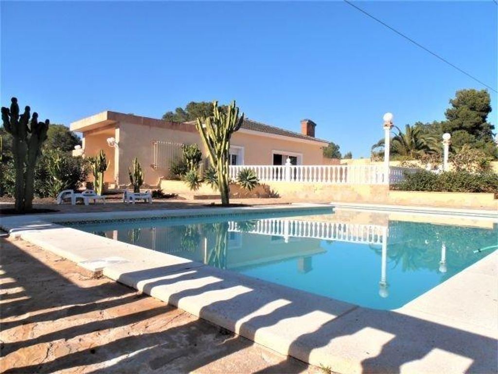 4 room luxury Villa for sale in Orihuela Costa, Spain 123894405