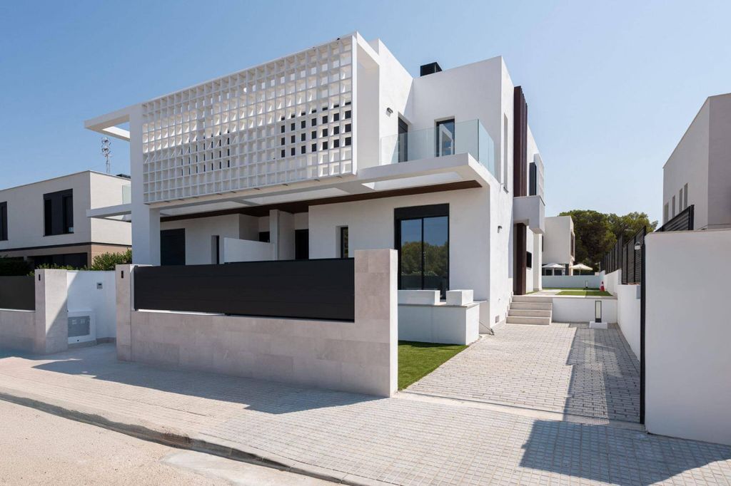 Semidetached House in Llucmajor, Province of Balearic Islands — photo 1