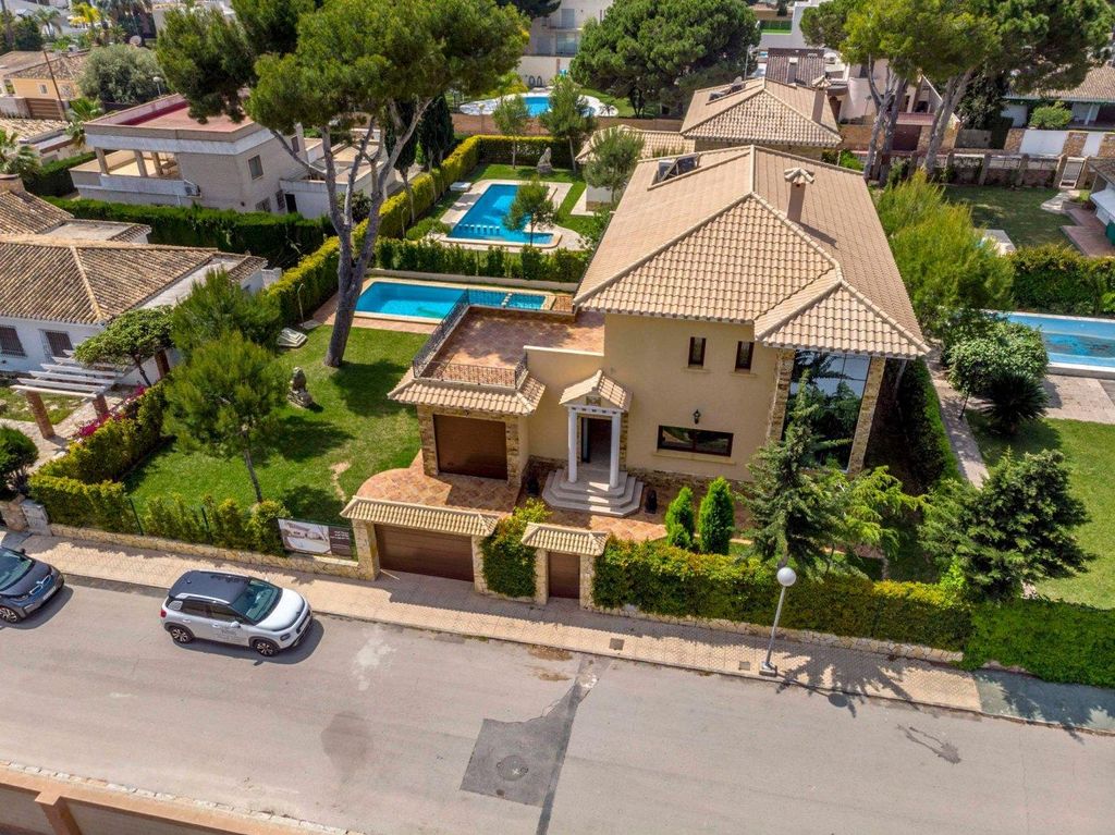 5 room luxury Villa for sale in Campoamor, Spain 81484065