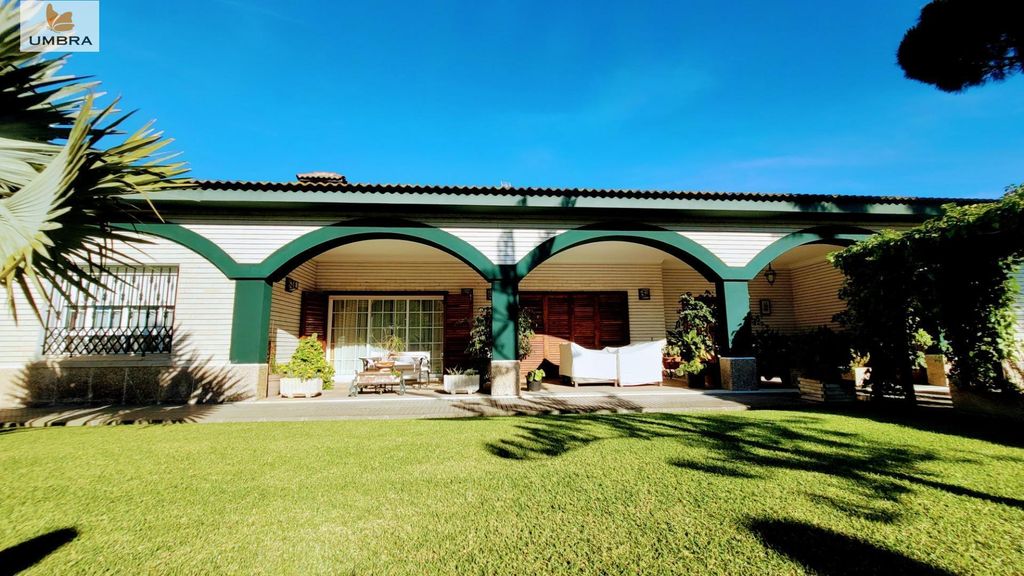 Luxury 10 room Detached House for sale in Conil de la Frontera, Spain 128996885