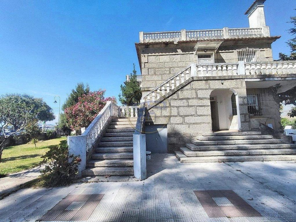 Casa de 240 m2 en venta Vigo, Galicia 127982698