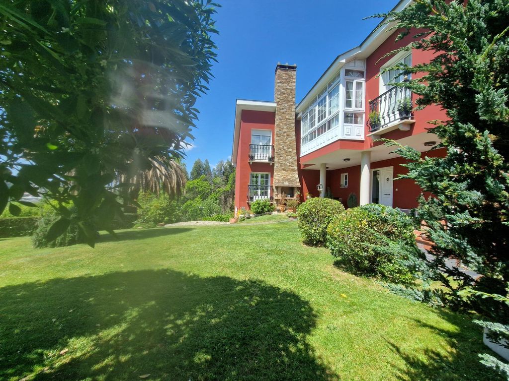 Luxury 5 room Detached House for sale in Cambre, Galicia 128890152