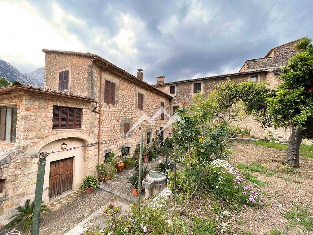 8 room luxury Villa for sale in Fornalutx, Spain 118987205