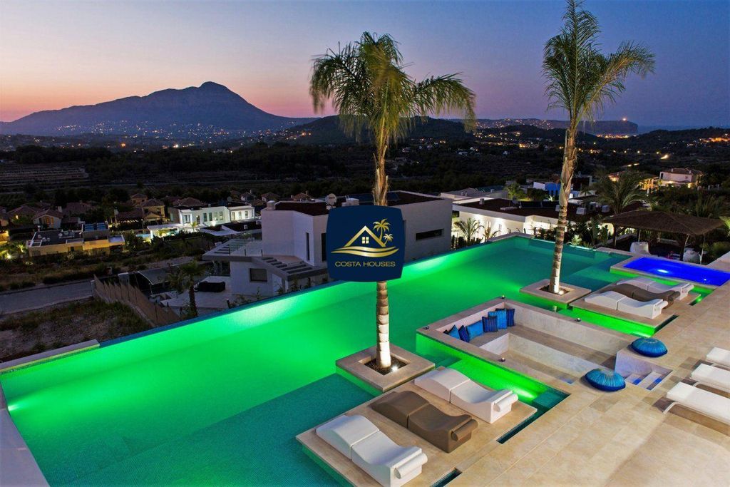 6 room luxury Villa for sale in Javea, Valencia 82158145