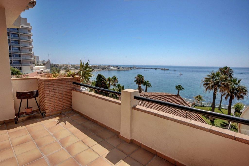 3 room luxury penthouse for sale in Benalmádena, Spain 127983193