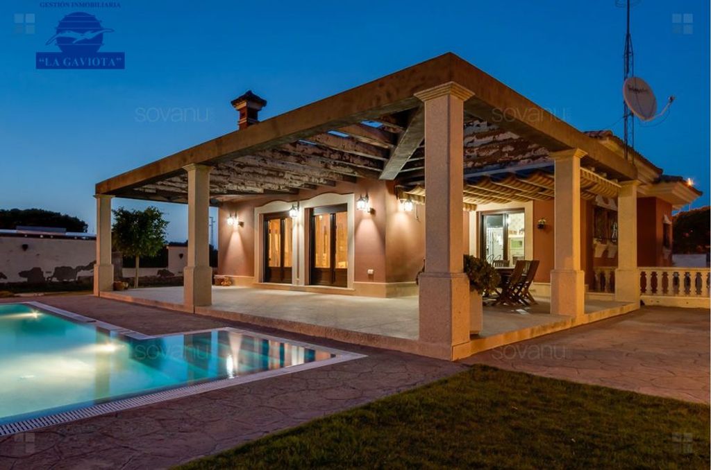 Luxury 6 room Detached House for sale in Chiclana de la Frontera