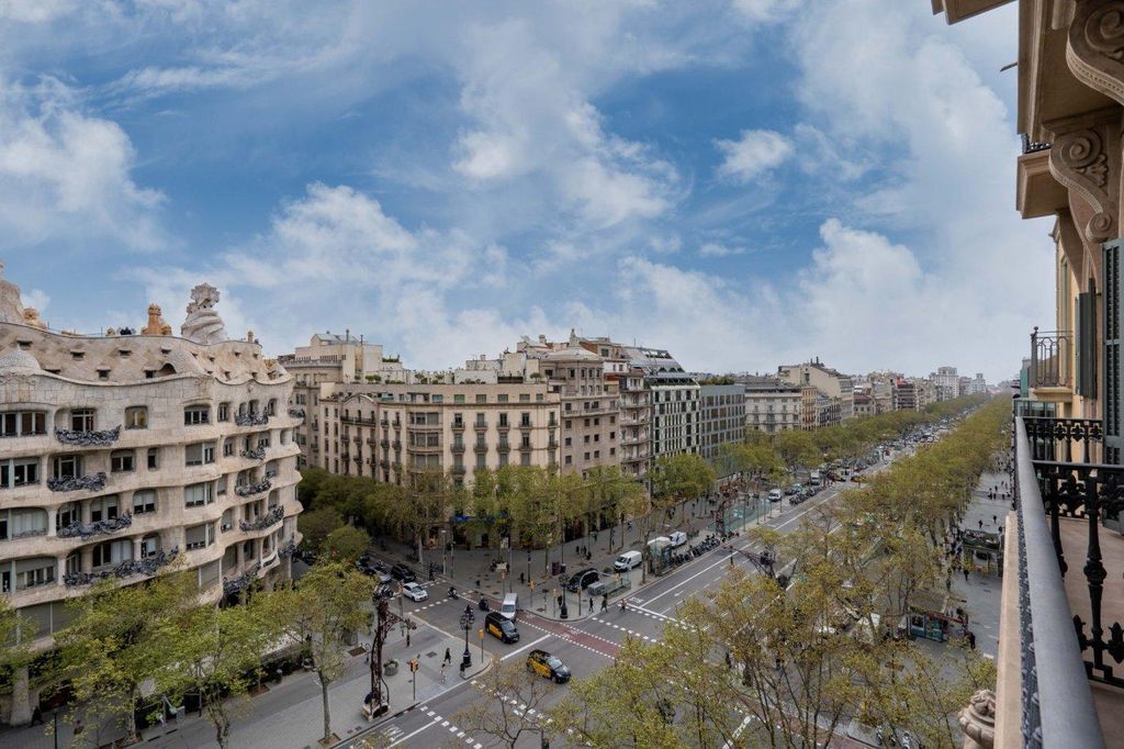 4 room luxury Apartment for sale in Barcelona, Spain 124399845