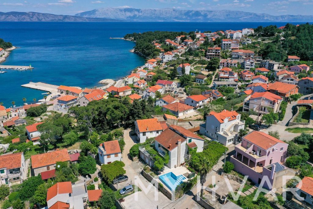 Роскошный дом 200 м2 в продажа Jelsa, Split-Dalmatia