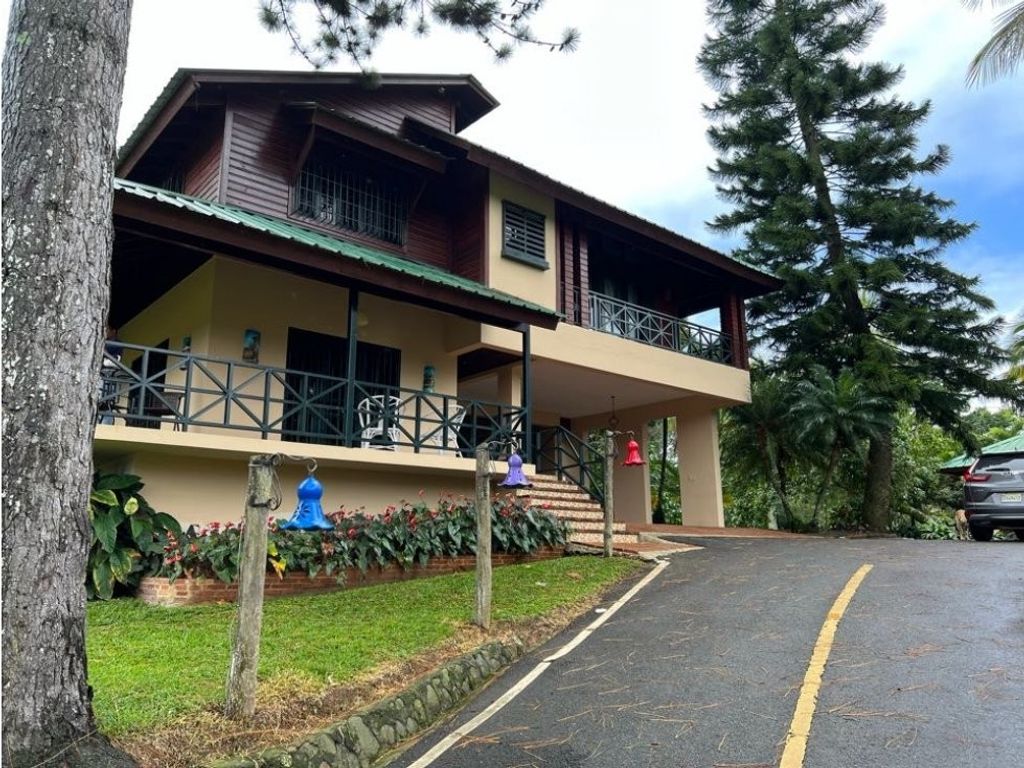 Exclusive country house for sale in Jarabacoa, Provincia de La Vega