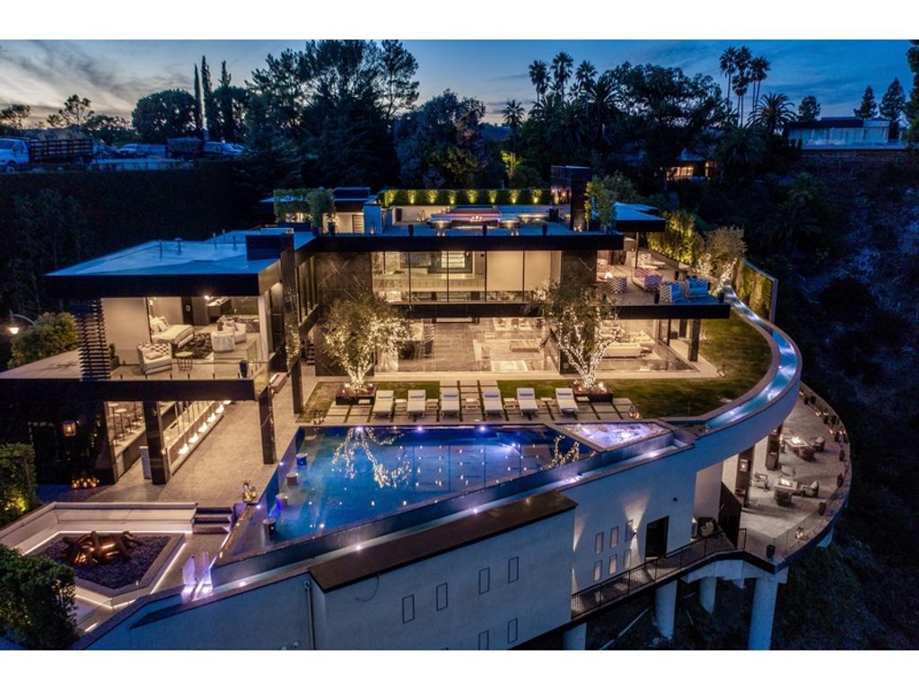 12 bedroom luxury mansion for sale in Los Angeles, United States