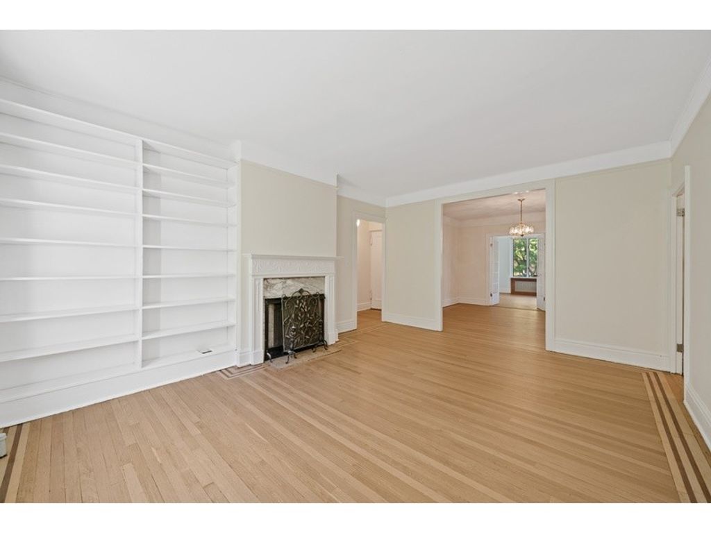 Престижная квартира в продажа Queens, Fresh Meadows, Нью-Йорк