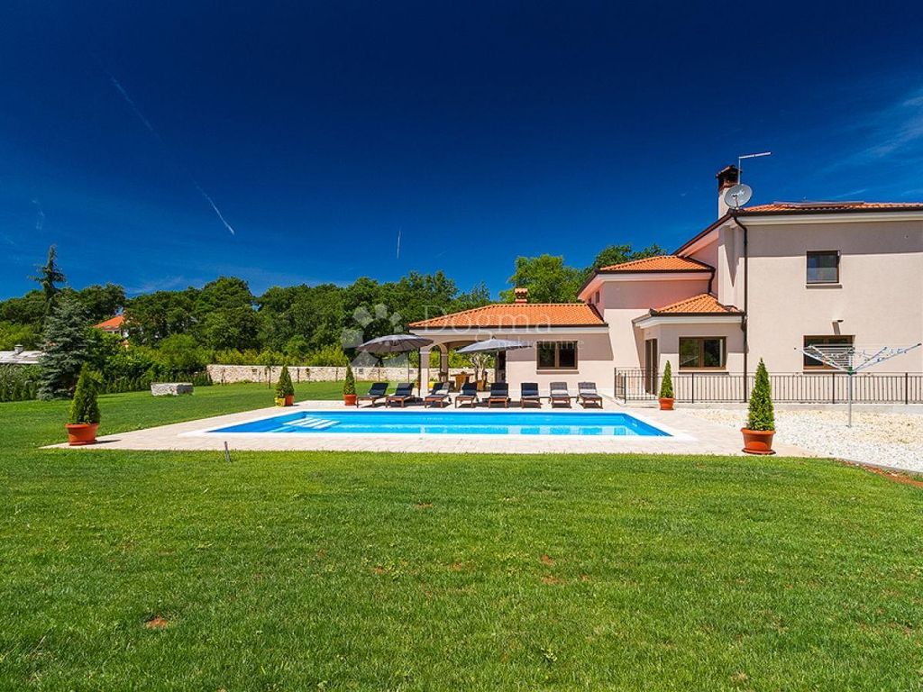 4 room luxury House for sale in Rovinj, Croatia 127845362