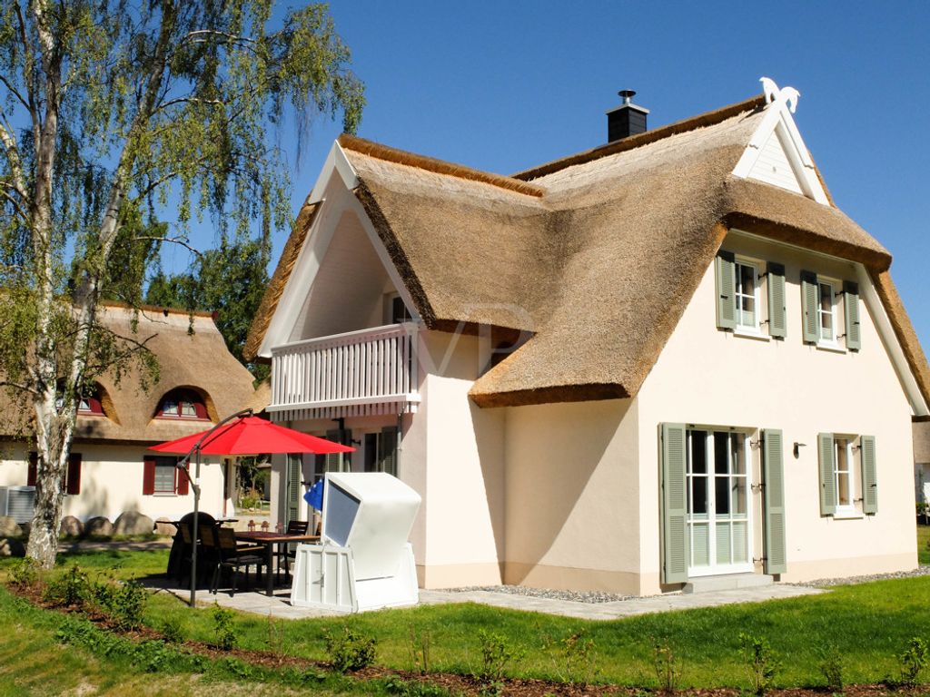 4 room luxury House for sale in Am Dünenwald, 35, Glowe, Mecklenburg