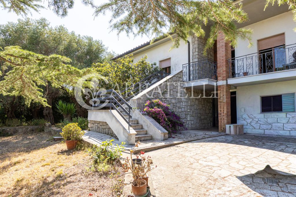 Casă, 182 m²