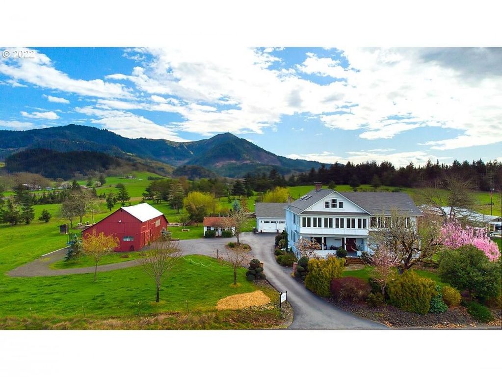 Luxury House for sale in Roseburg, Oregon