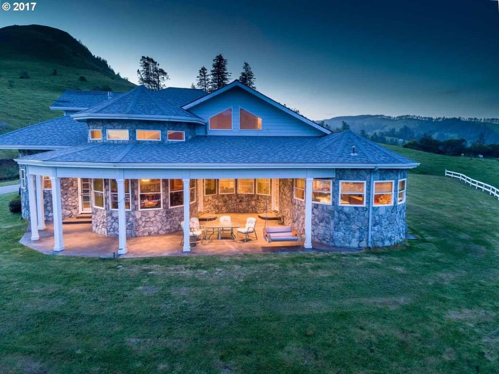 3 bedroom luxury House for sale in Gold Beach, United States