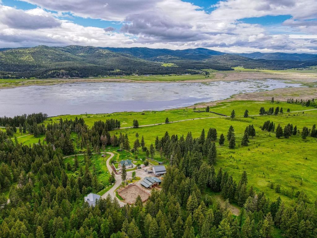 Luxury House for sale in Kila, Montana