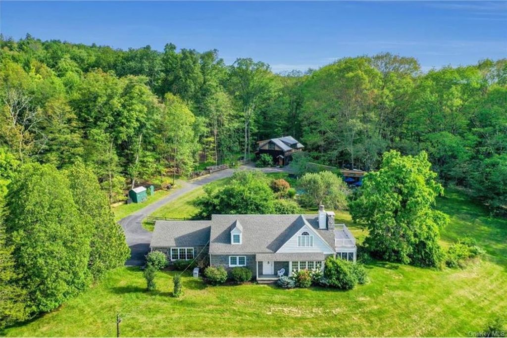 Luxuriöses Haus mit 4 Schlafzimmer zu verkaufen in Accord, New York