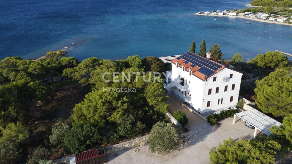 10 room luxury House for sale in Pirovac, SibenikKnin 128320537