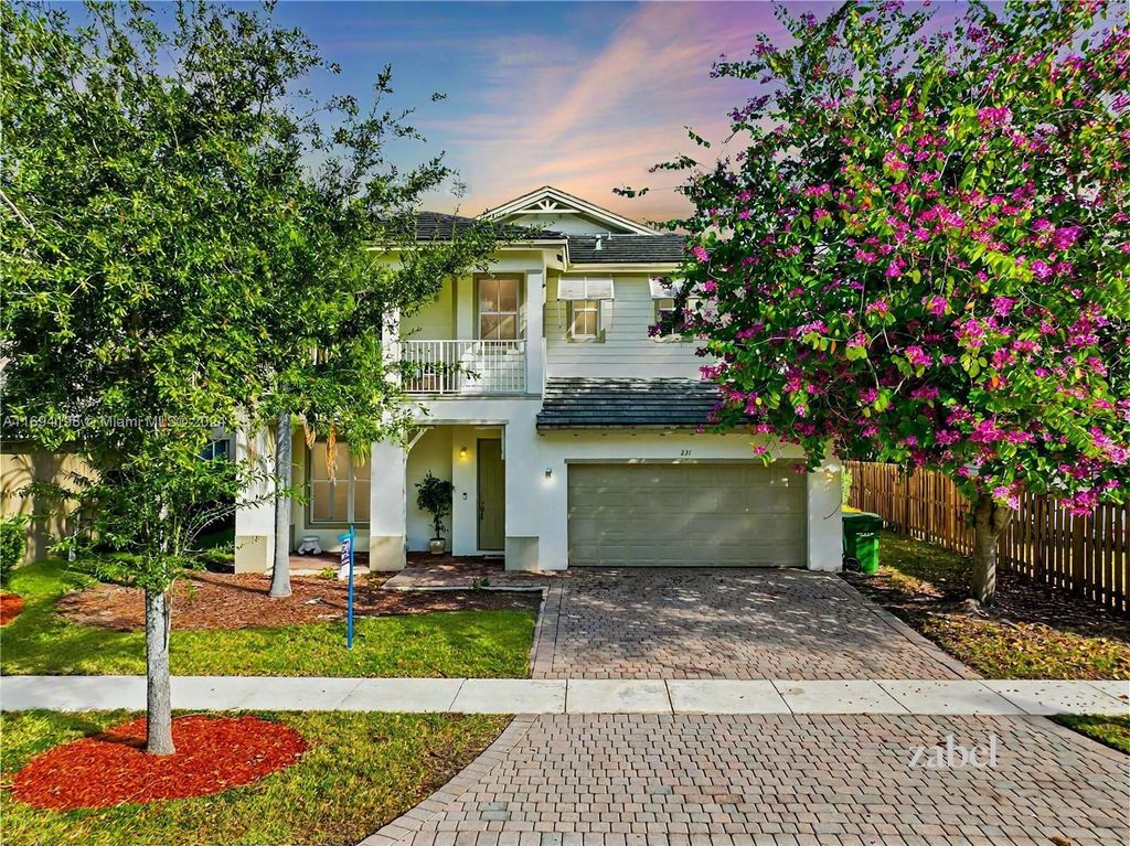 Photo inspiration: 5 Room Luxury House For Sale In Northeast 33Rd Terrace Photo Inspiration