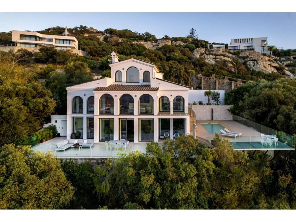 Luxury House for sale in Tarifa, Andalusia 129477342