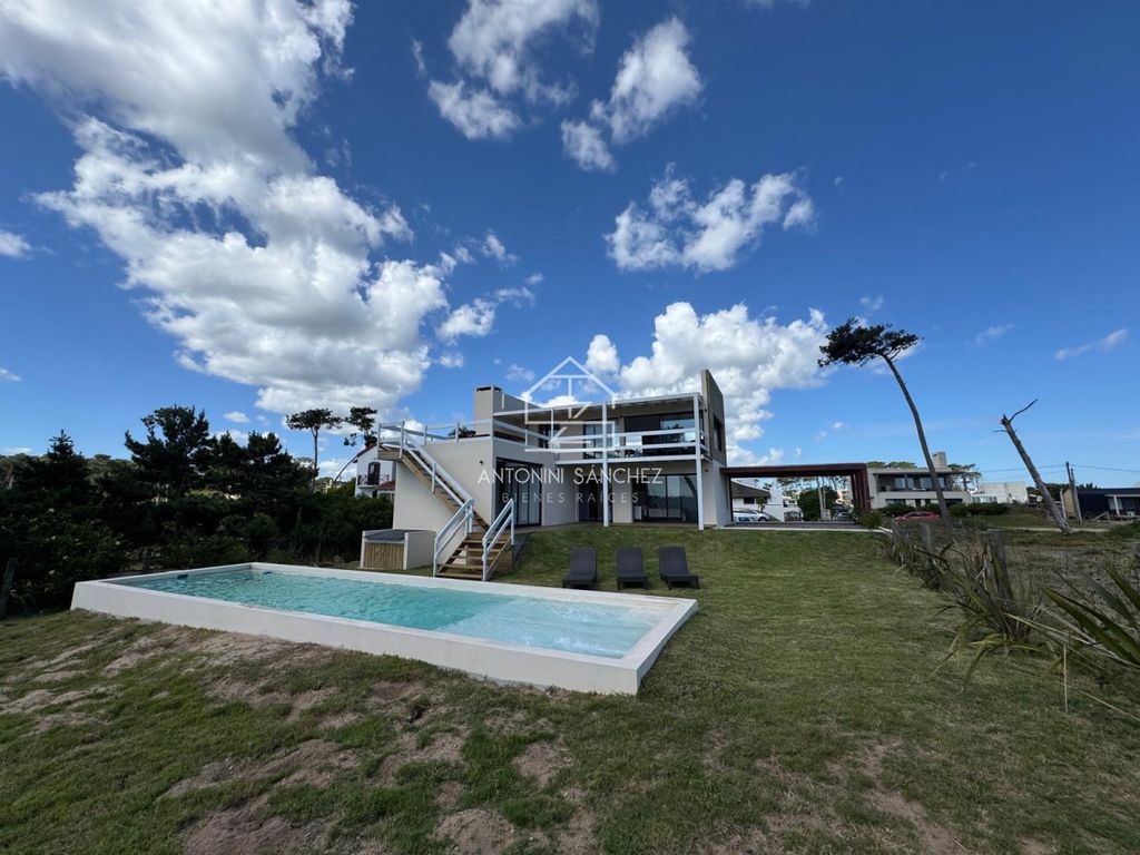Эксклюзивный Особняк 200 м2 в продажа Punta Ballena, Уругвай