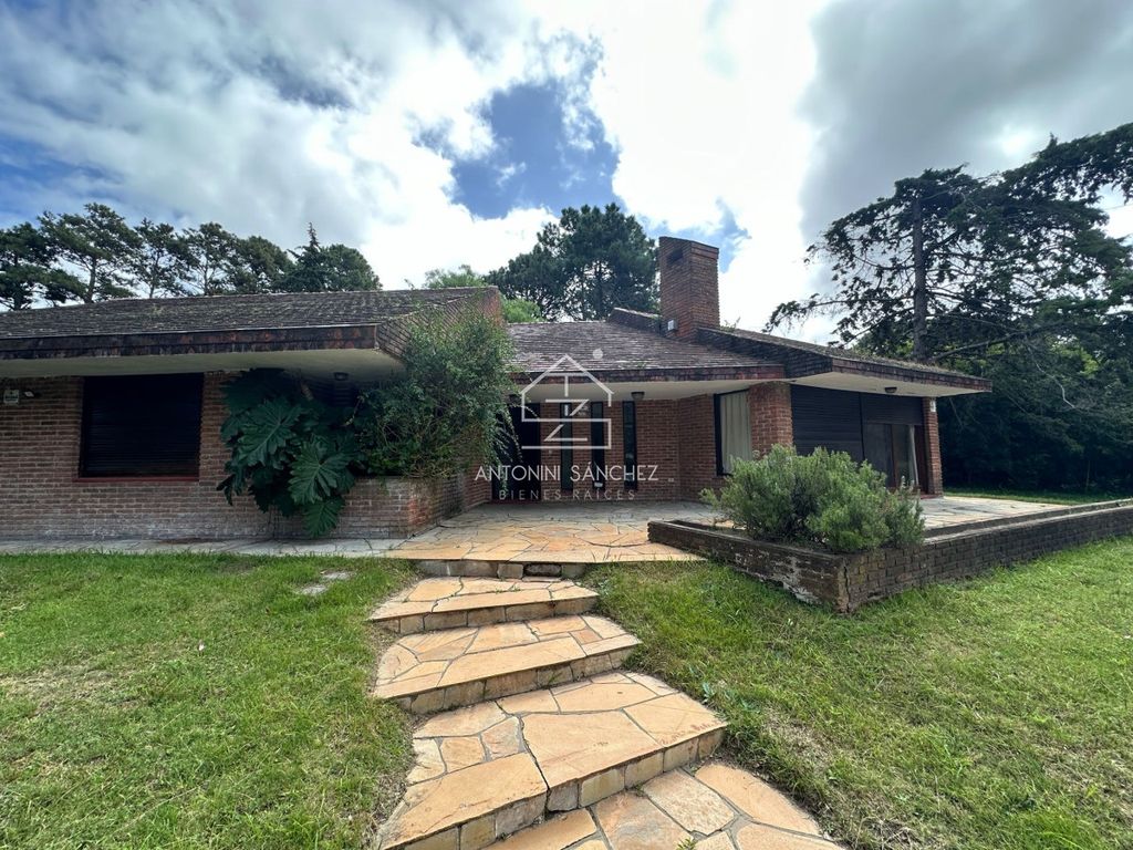 Эксклюзивный Особняк FLORIANOPOLIS CASI AV. DEL MAR, Punta del Este, Punta Del Este, Departamento de Maldonado