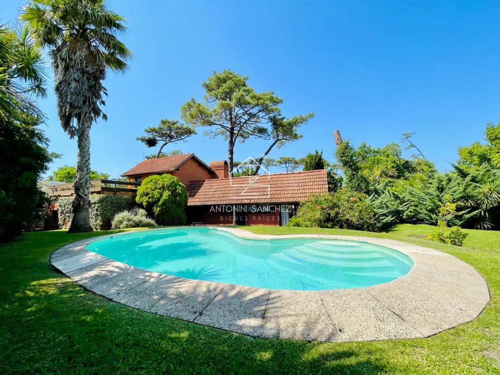 Престижный Особняк в продажа Playa Mansa, Punta del Este, Departamento de Maldonado