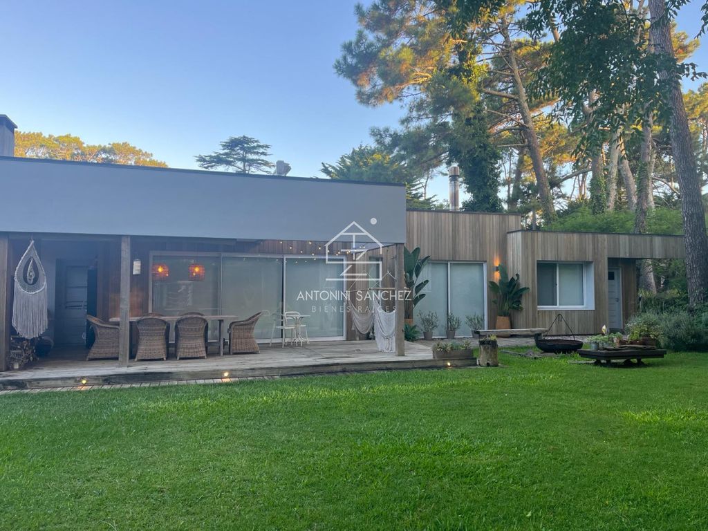 Престижный Особняк 180 м2 в продажа Punta del Este, Уругвай