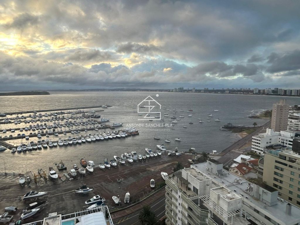 Престижная квартира 117 м2 в продажа Punta del Este, Уругвай
