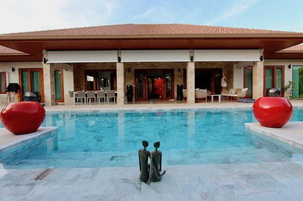 270-hua-hin-128873738-luxuryestate