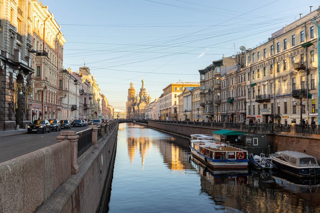 4 room luxury Apartment for sale in СанктПетербург, Центральный район