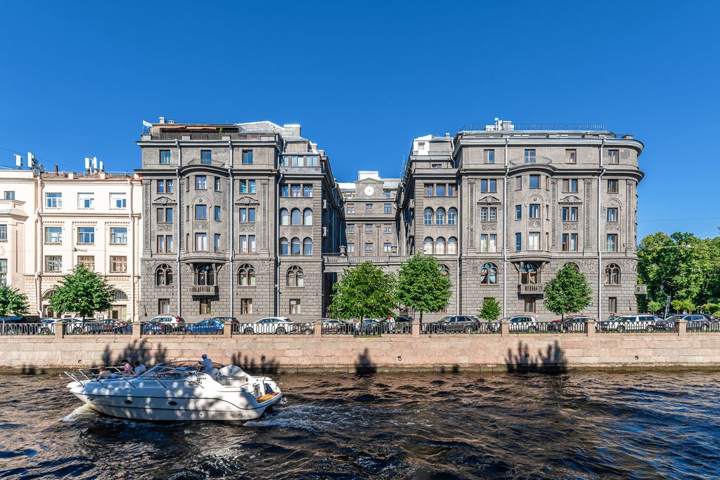 8 room luxury Apartment for sale in СанктПетербург, Адмиралтейский