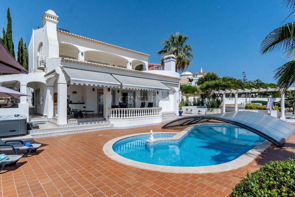 6 room luxury House for sale in Albufeira e Olhos de Água, Albufeira, Distrito de Faro