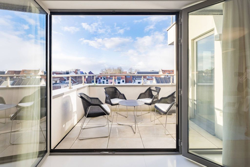 Престижная квартира 170 м2 в продажа Ixelles, Бельгия