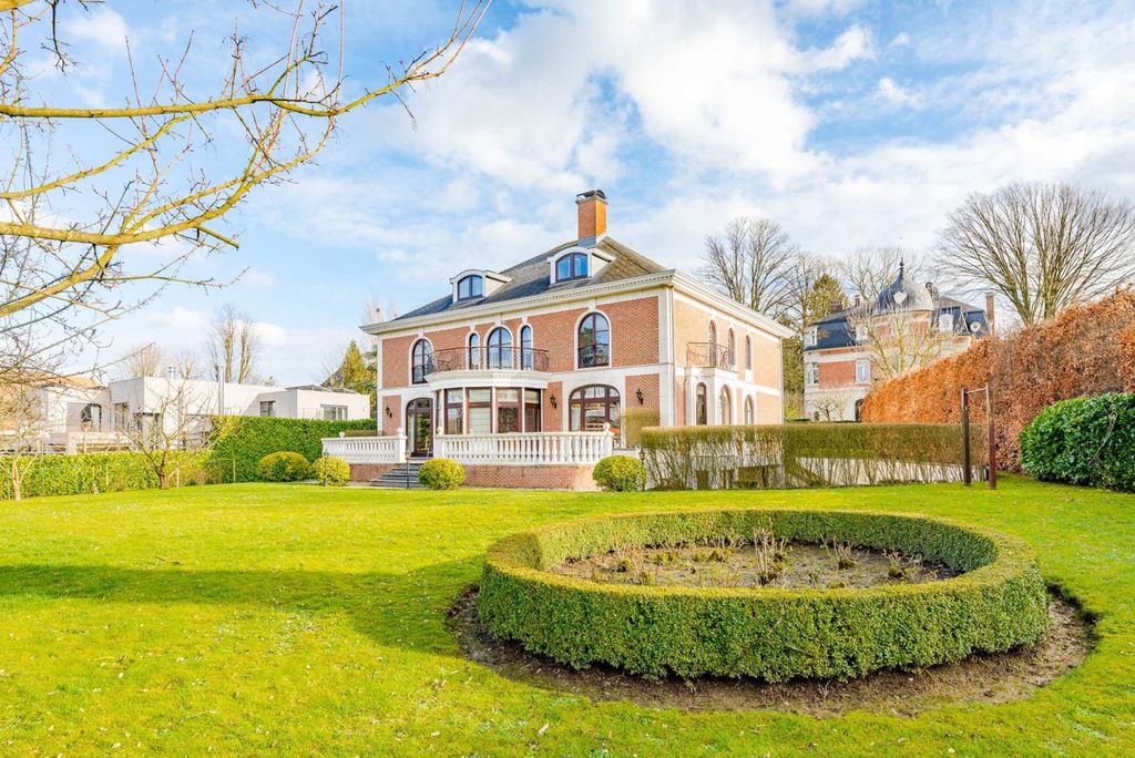 Вилла 600 м2 в продажа Woluwe-Saint-Pierre, Бельгия