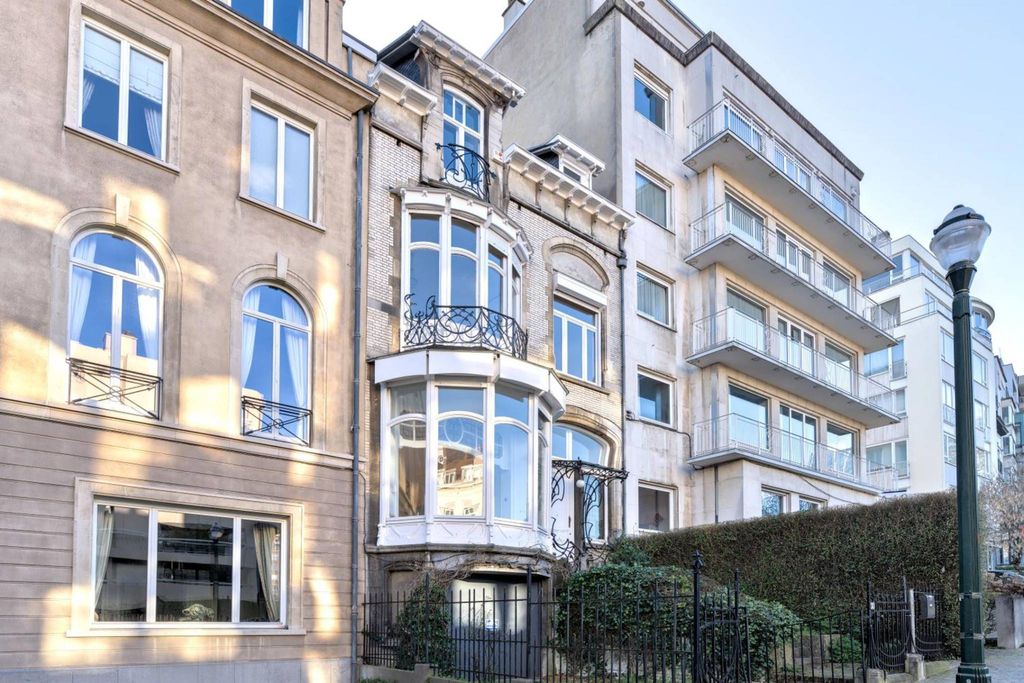 Элитный дом 430 м2 в продажа Ixelles, Bruxelles-Capitale