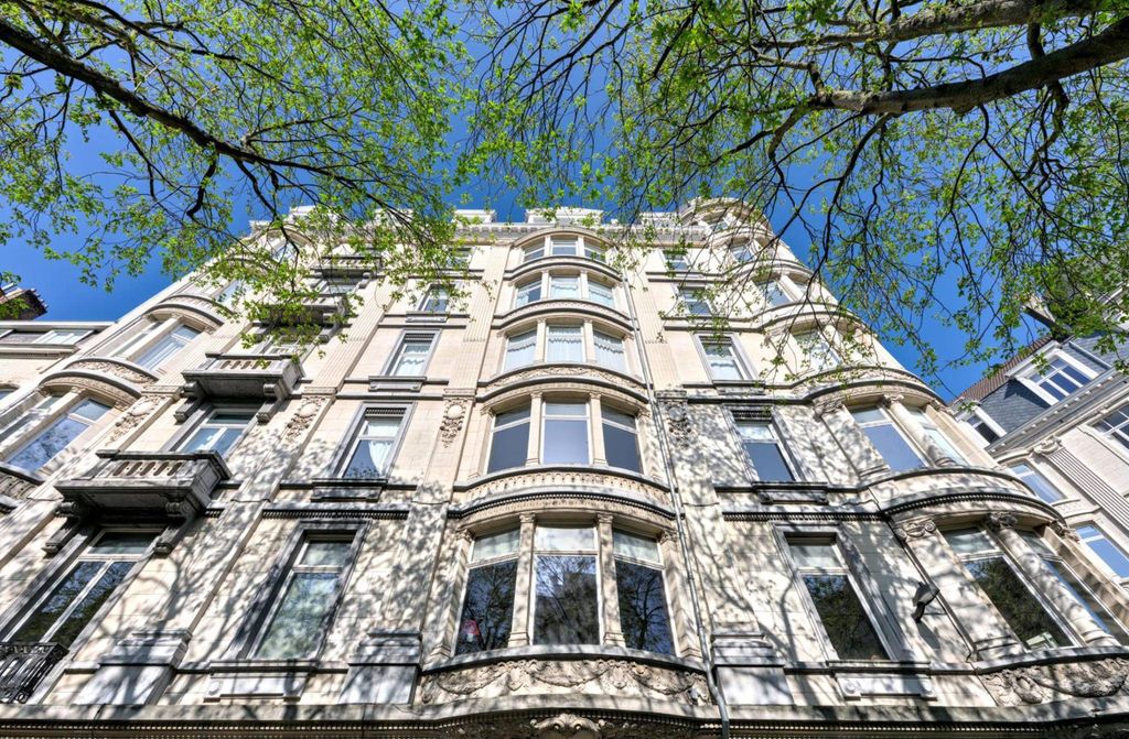Престижная квартрира 255 м2 в продажа Ixelles, Бельгия