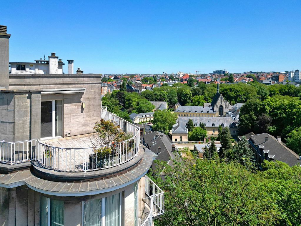 Элитный пентхаус 254 м2 в продажа Ixelles, Бельгия