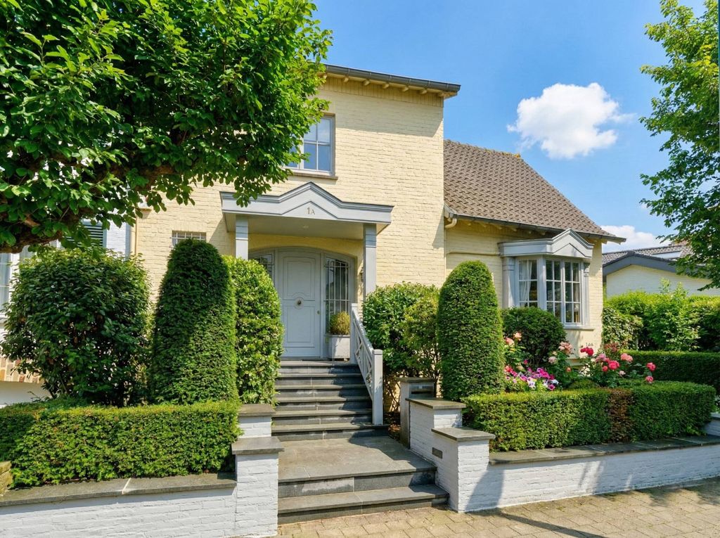 Вилла 235 м2 в продажа Woluwe-Saint-Pierre, Бельгия