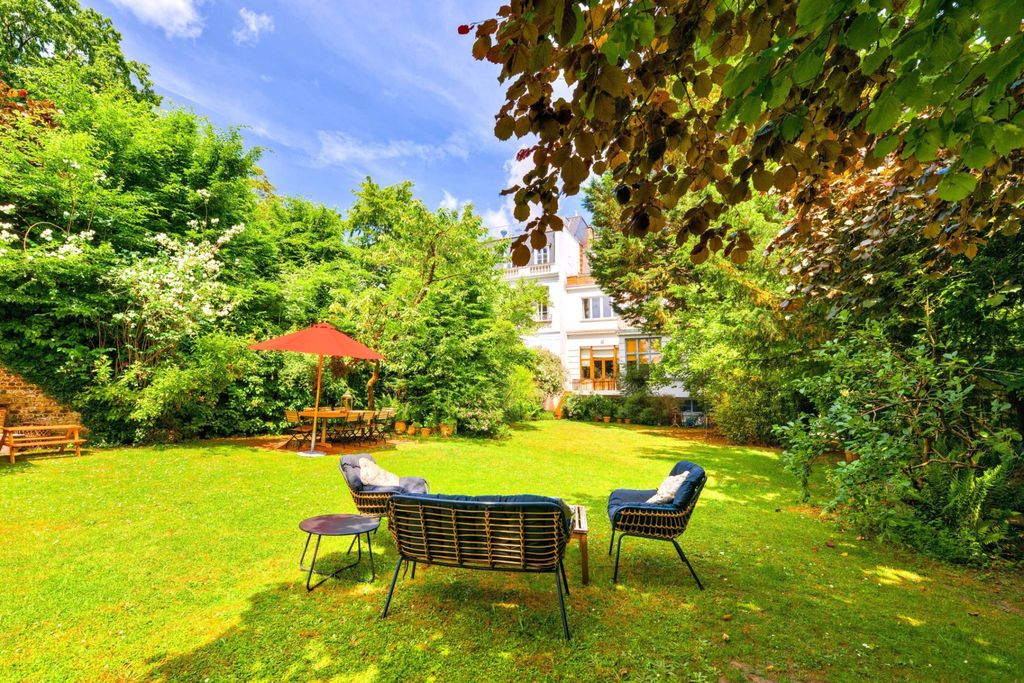 Элитный дом 654 м2 в продажа Uccle, Бельгия