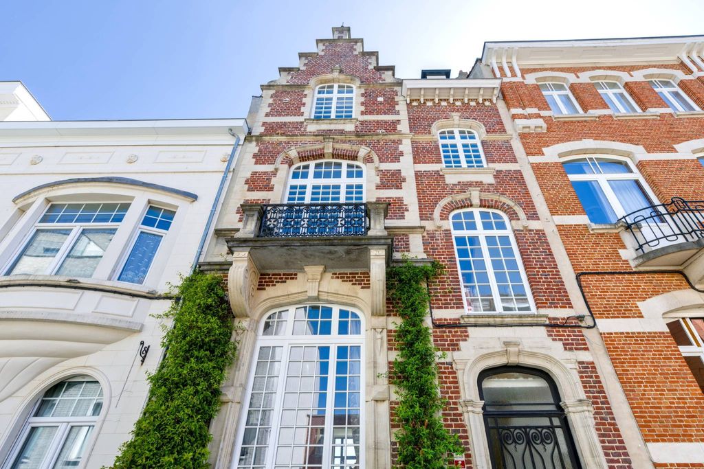 Роскошный дом 350 м2 в продажа Uccle, Бельгия
