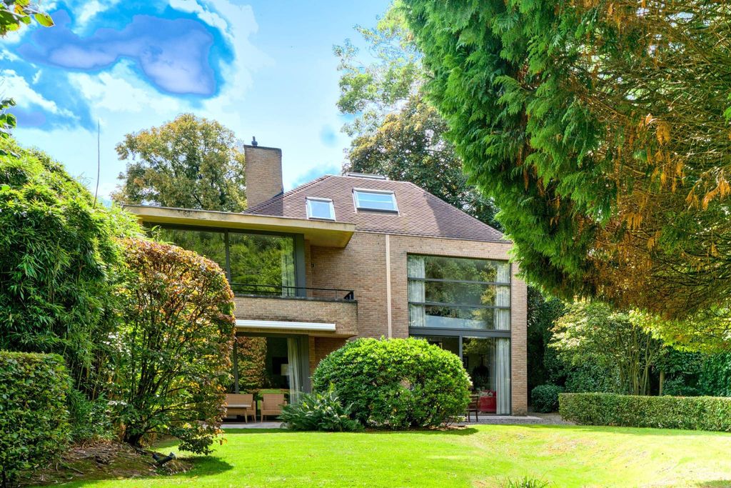 Эксклюзивная вилла 365 м2 в продажа Woluwe-Saint-Pierre, Бельгия