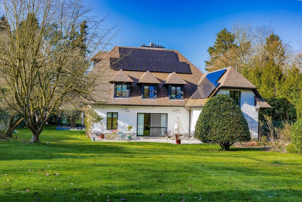 Престижная вилла 685 м2 в продажа Uccle, Бельгия